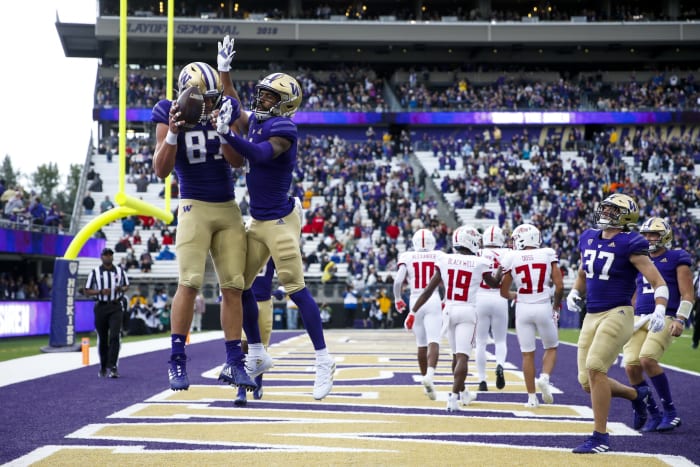 Cade Otton celebrates a touchdown against Arkansas State.